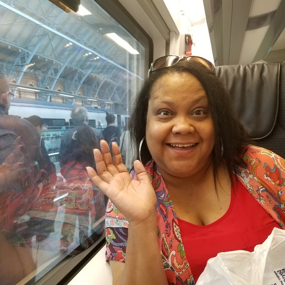 Meet your Posher, Valerie - Picture 2 of 2